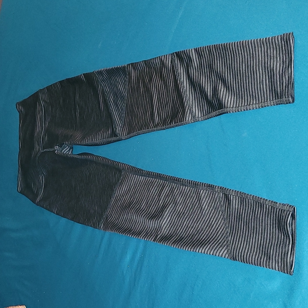 Beyond yoga stripe leggings small